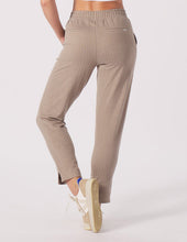 Load image into Gallery viewer, Glyder: On The Go Ankle Pant in Herringbone Mocha
