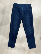 Load image into Gallery viewer, Slim Sation: Ankle Jeans in Midnight
