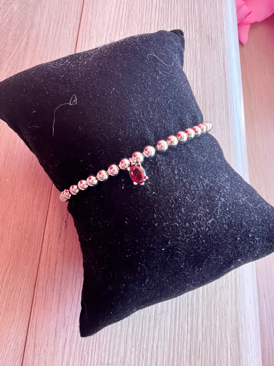 Kendra Scott: Cailin Stretch Bracelet in Silver Red Crystal - The Vogue Boutique