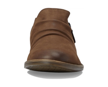 Load image into Gallery viewer, Clarks: Camzin Pace in Nubuck
