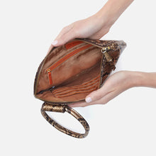 Load image into Gallery viewer, Hobo: Sable Wristlet in PRT-GDSN
