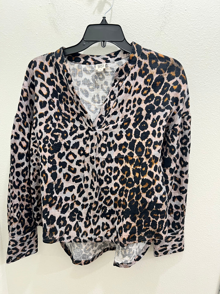 Ivy Jane: Leopard V-neck Linen Top in Grey