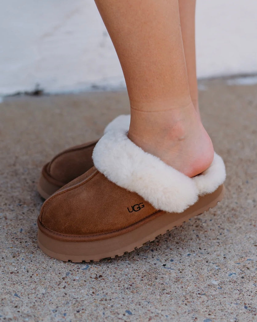 UGG: W Disquette in Chestnut - The Vogue Boutique