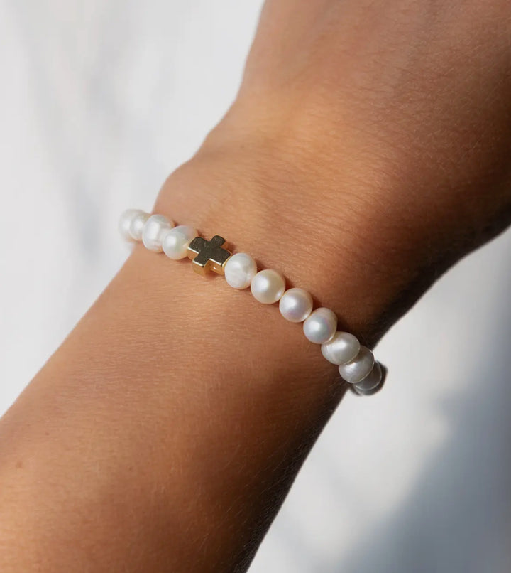 Lenny & Eva: Faith Over Fear Cross Bracelet in Pearl