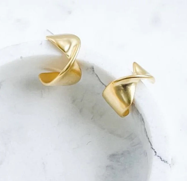 Virtue: Gold Twisted Hoop