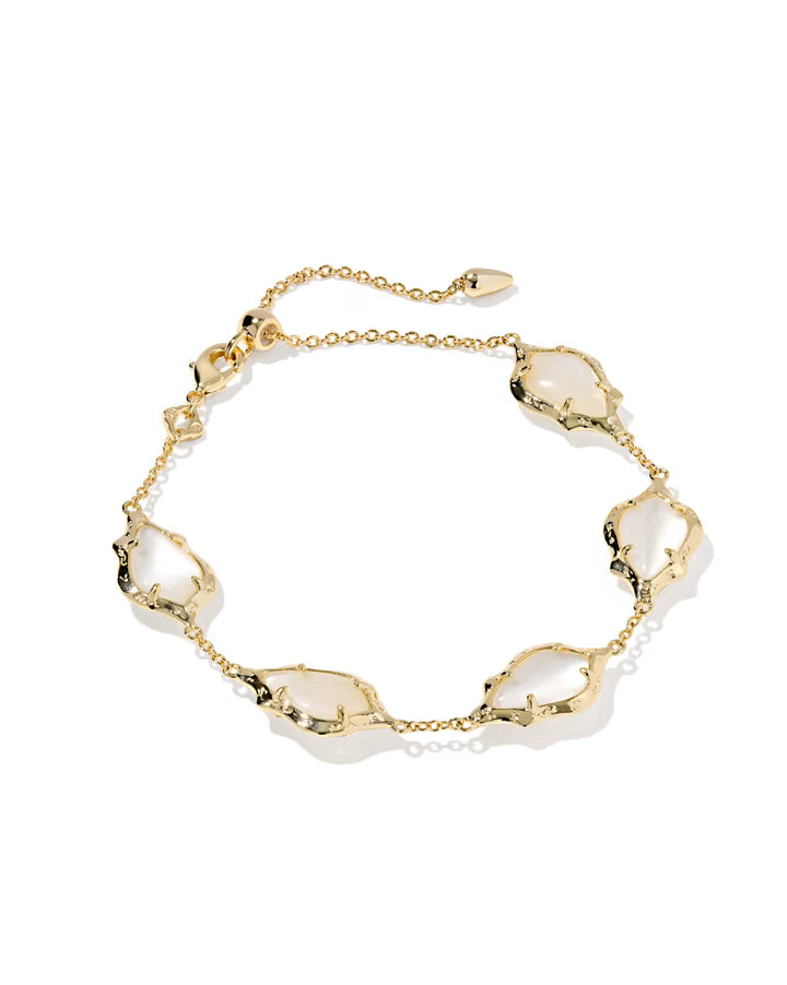 Kendra Scott: Adriana Scallop Frame Delicate Chain Bracelet In Gold Natural Mother Of Pearl - The Vogue Boutique