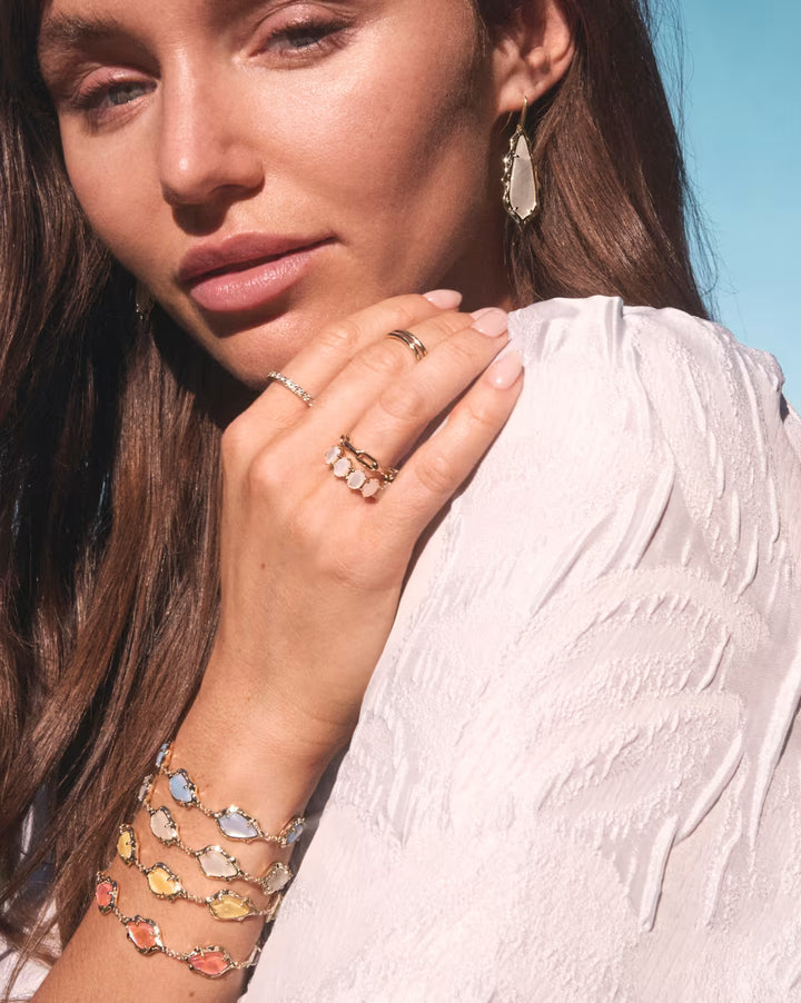 Kendra Scott: Adriana Scallop Frame Delicate Chain Bracelet In Gold Natural Mother Of Pearl - The Vogue Boutique