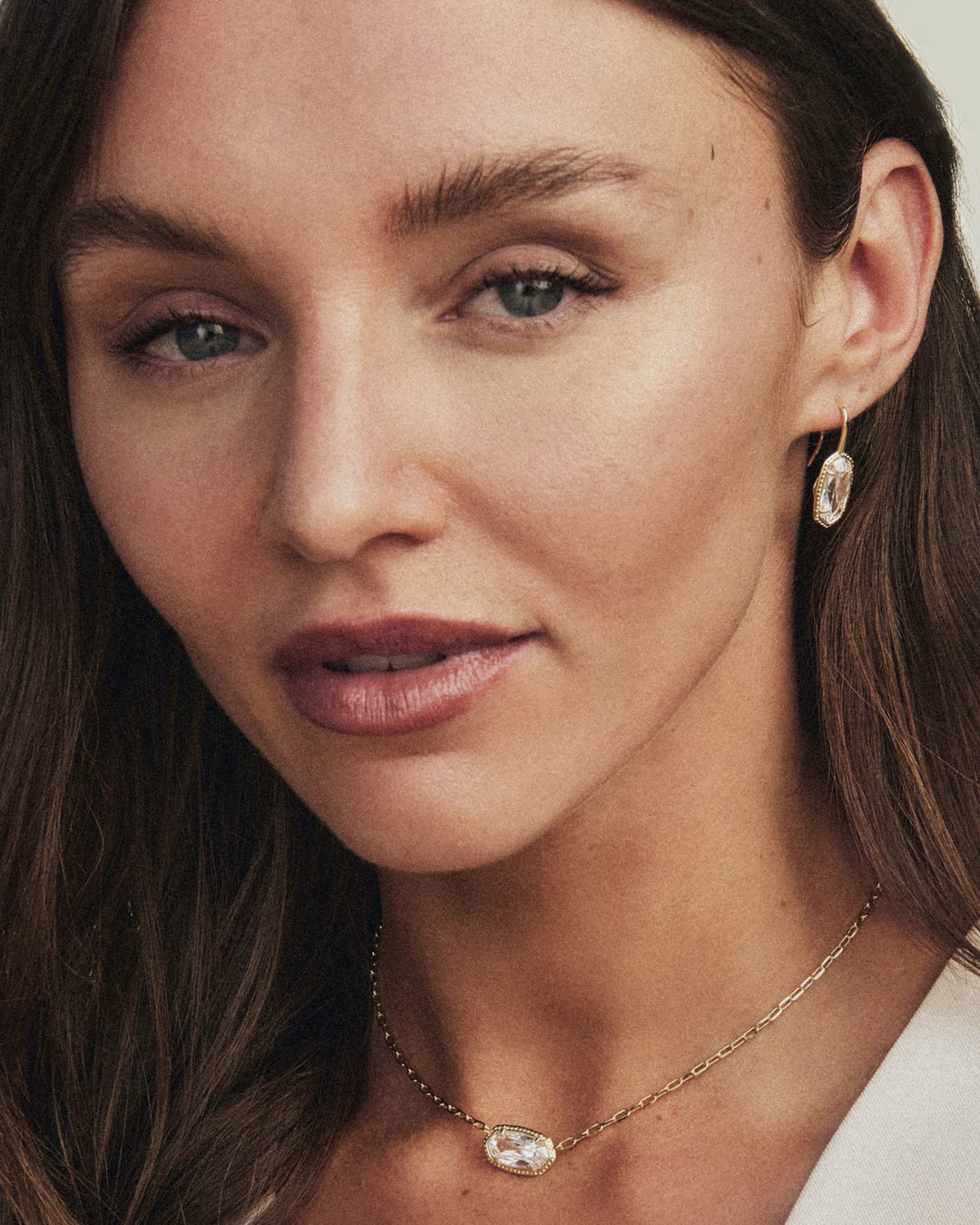 Kendra Scott: Elisa Luxe Short Pendant Necklace in Gold White (9608890997) - The Vogue Boutique
