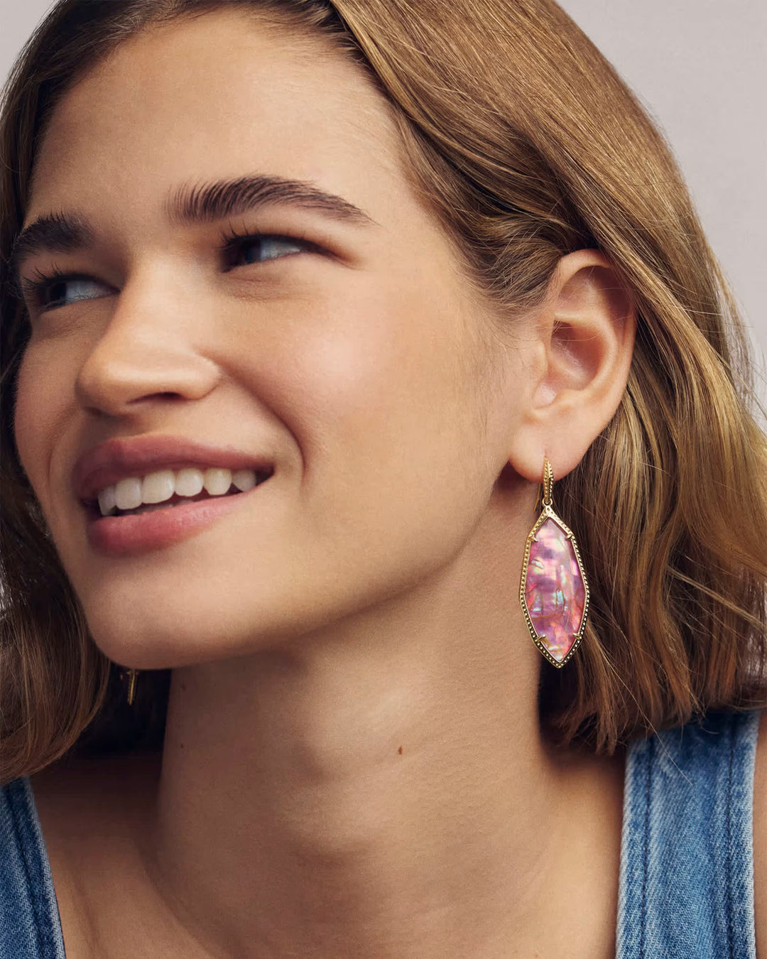 Kendra Scott: Ophelia Drop Earrings in Gold Light Mauve Illusion