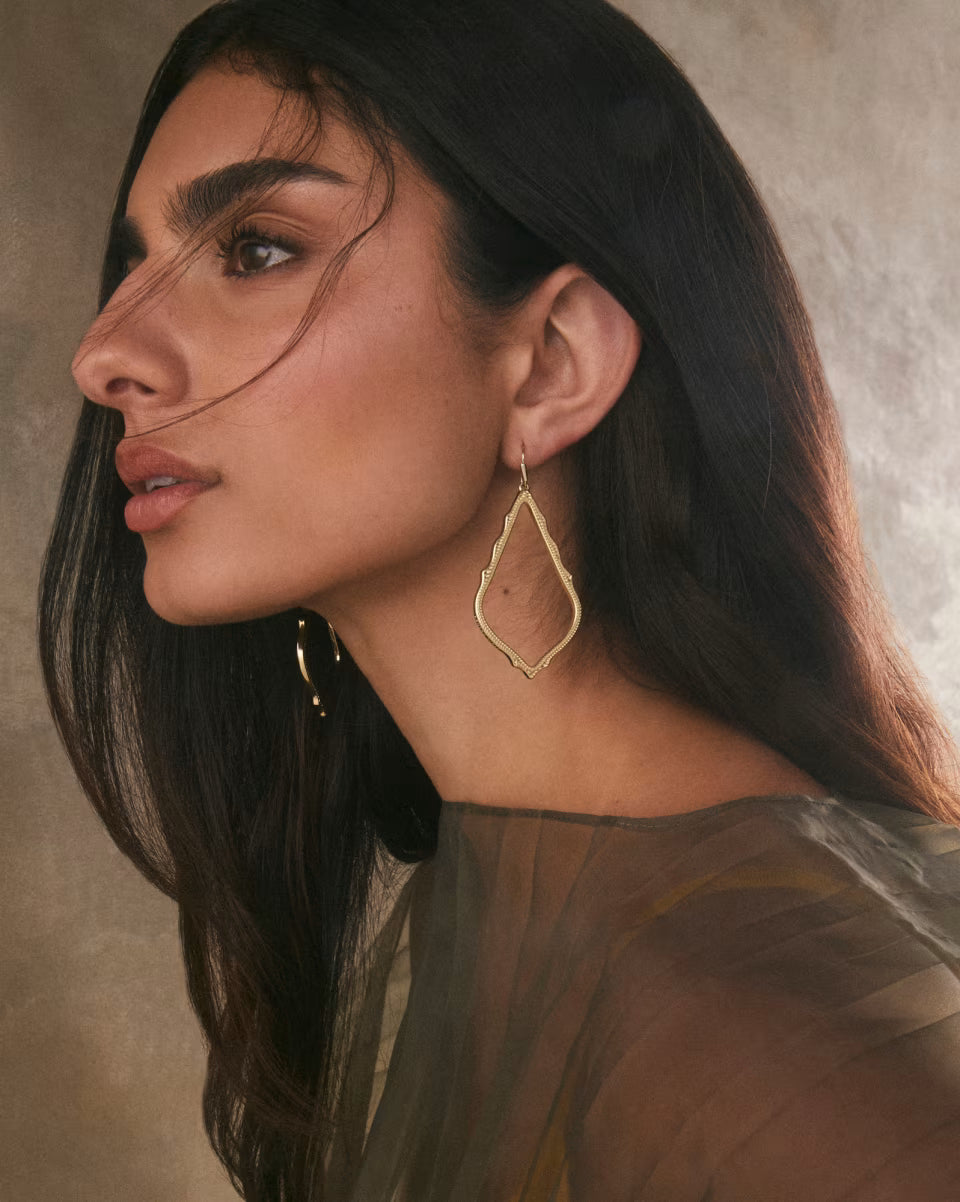 Kendra Scott: Sophee Earrings in Gold - The Vogue Boutique