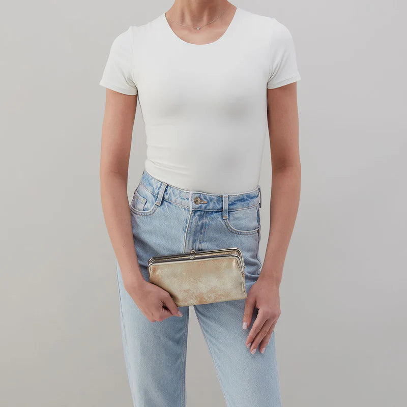 HOBO: Lauren Clutch-Wallet in Saddle Stardust
