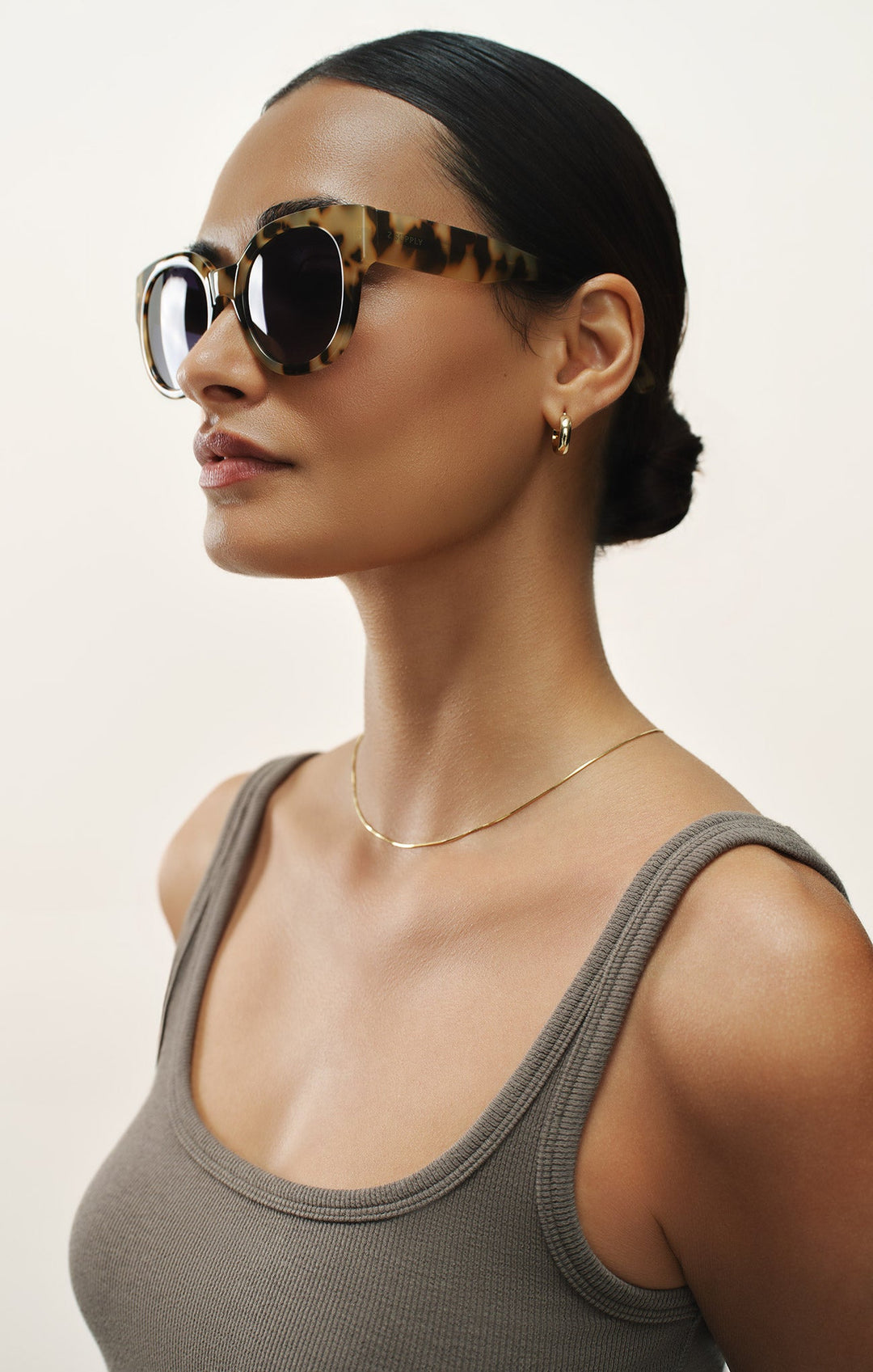 Woman wearing Z Supply Lunch Date Dark Tort gradient polarized oversized sunglasses with tortoiseshell frames