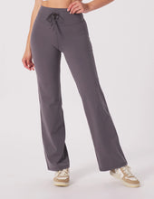 Load image into Gallery viewer, Glyder: Sultry Straight Leg Leggings in Carbon
