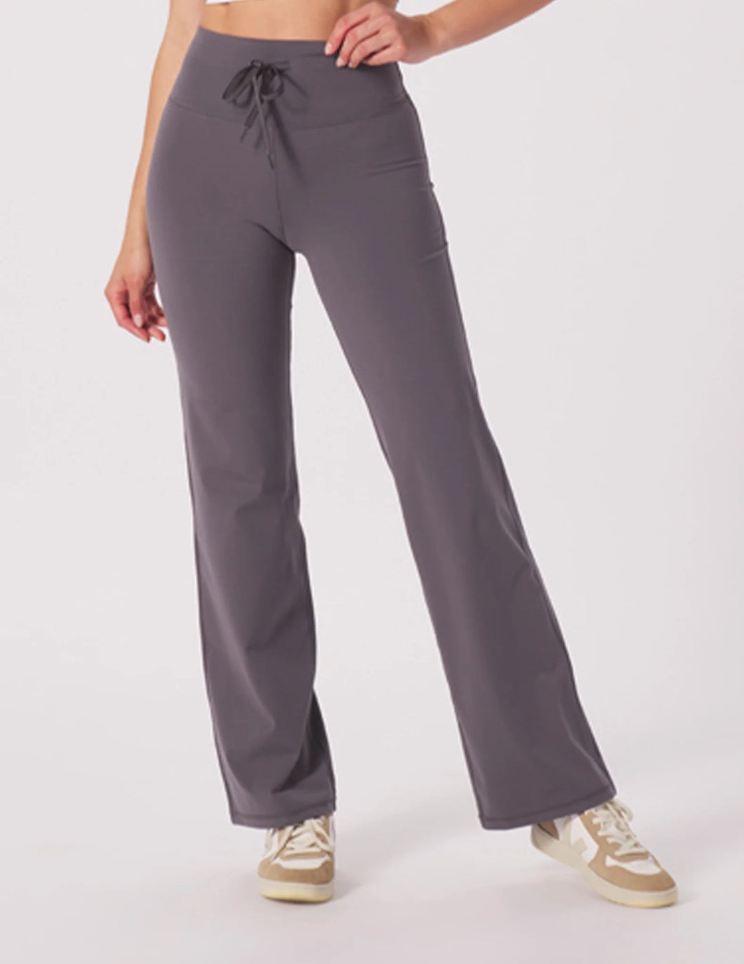 Glyder: Sultry Straight Leg Leggings in Carbon