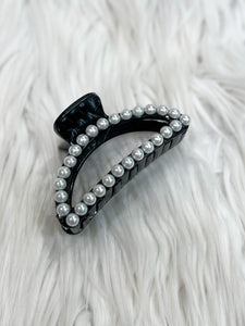 Fun & Fabulous: Black Arch Pearl Clip