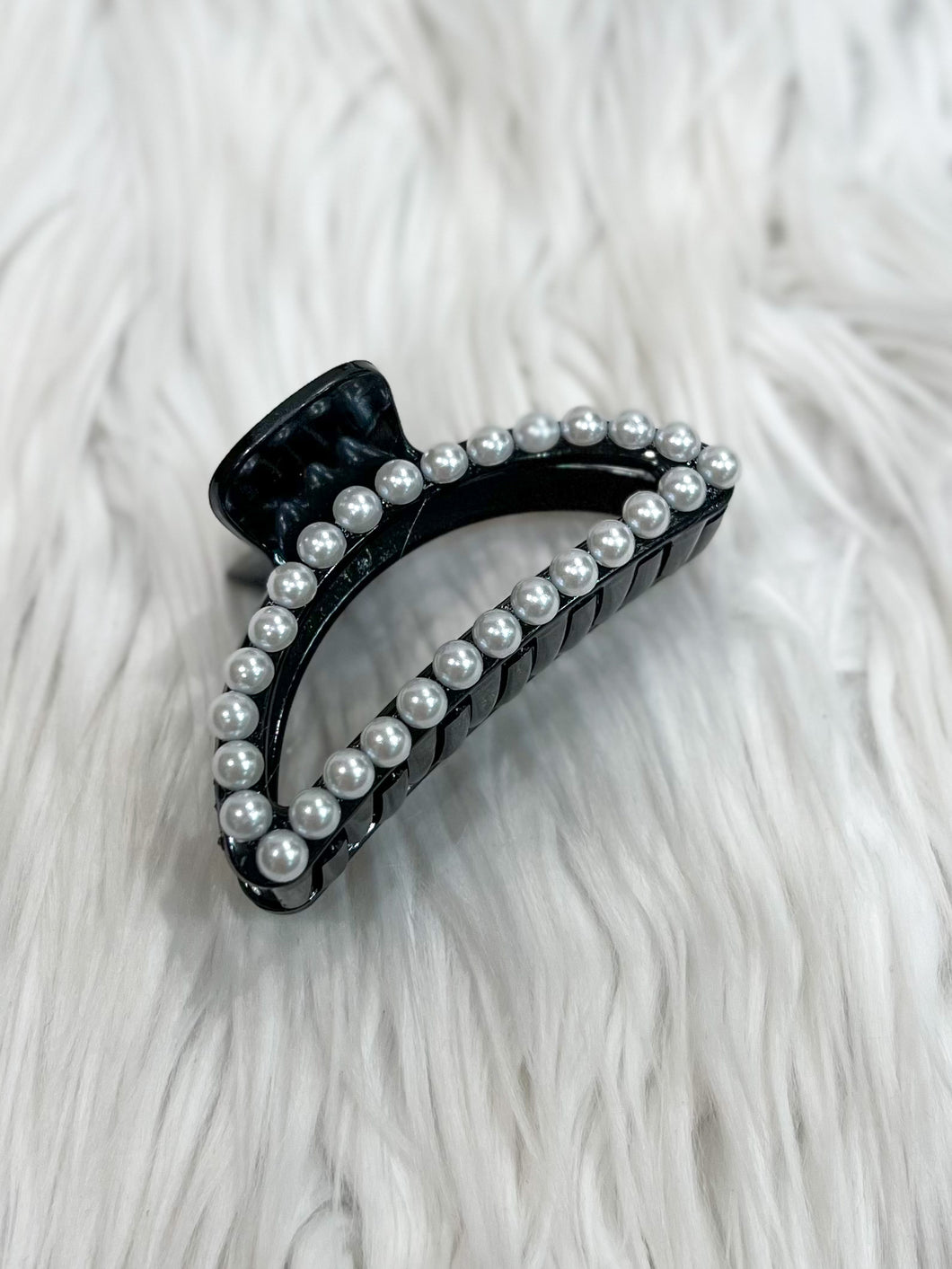 Fun & Fabulous: Black Arch Pearl Clip