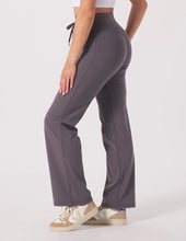 Load image into Gallery viewer, Glyder: Sultry Straight Leg Leggings in Carbon
