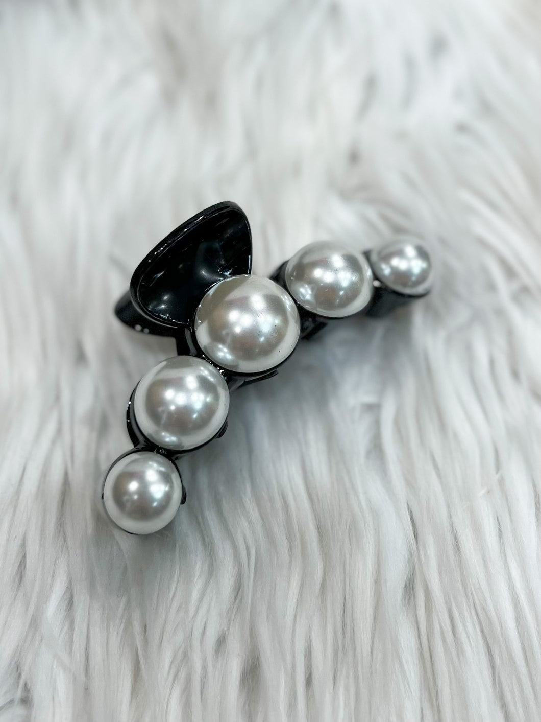 Fun & Fabulous: Black Big Pearl Claw Clip
