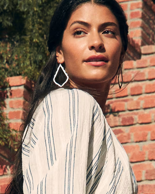 Kendra Scott: Sophee Drop Earrings in Silver