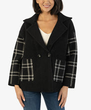 Load image into Gallery viewer, Kut: Azalea Coat in Black and White - KJ50701
