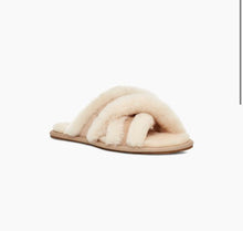 Load image into Gallery viewer, Ugg: Scuffita Slipper in Sand
