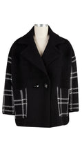 Load image into Gallery viewer, Kut: Azalea Coat in Black and White - KJ50701
