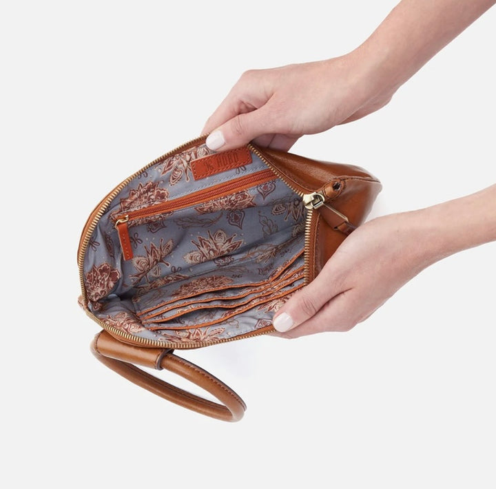 Hobo: Sable Wristlet in Truffle